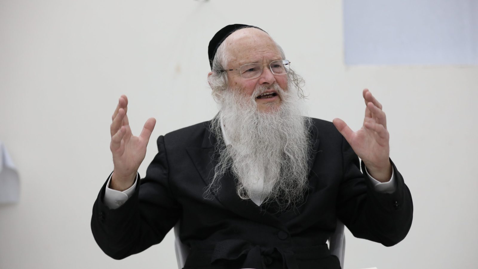 הרב שמעון טייכנר- מעביר שיעור במוצש (3)